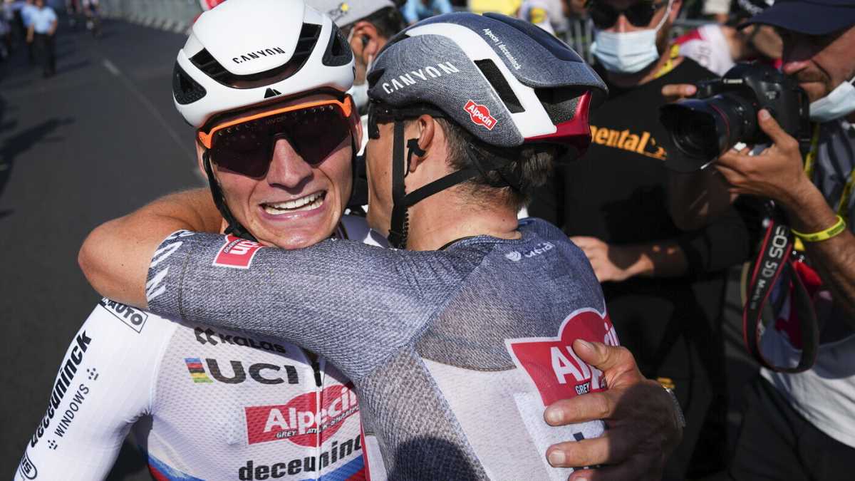 Immagine di Jasper Philipsen sprinta veloce nel tempo lungo del Tour de France