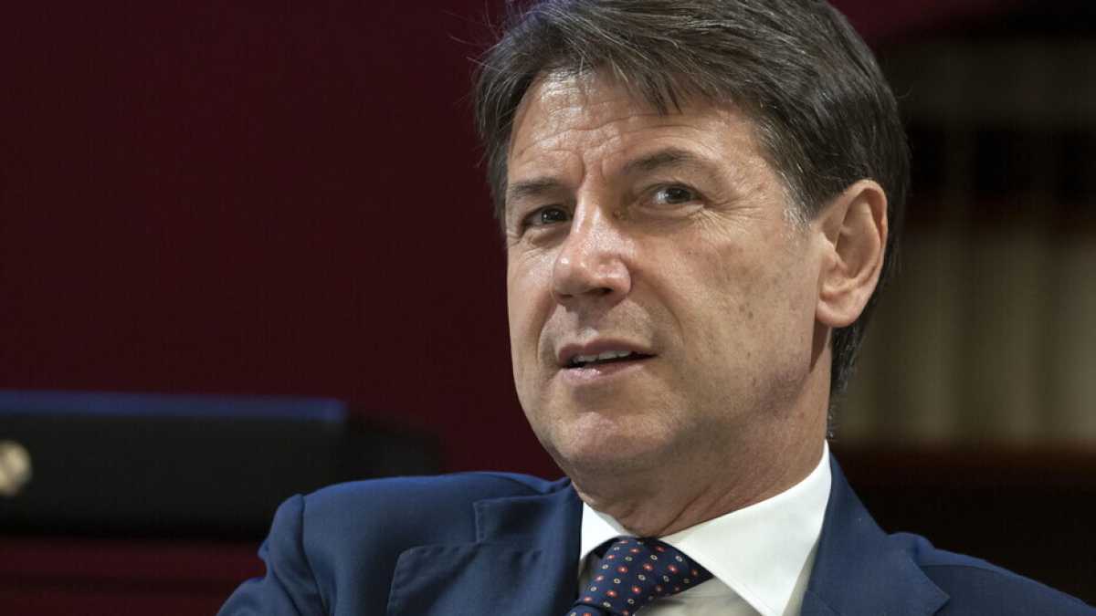 Immagine di Conte in affanno promette di ritornare. Dice di avere un piano