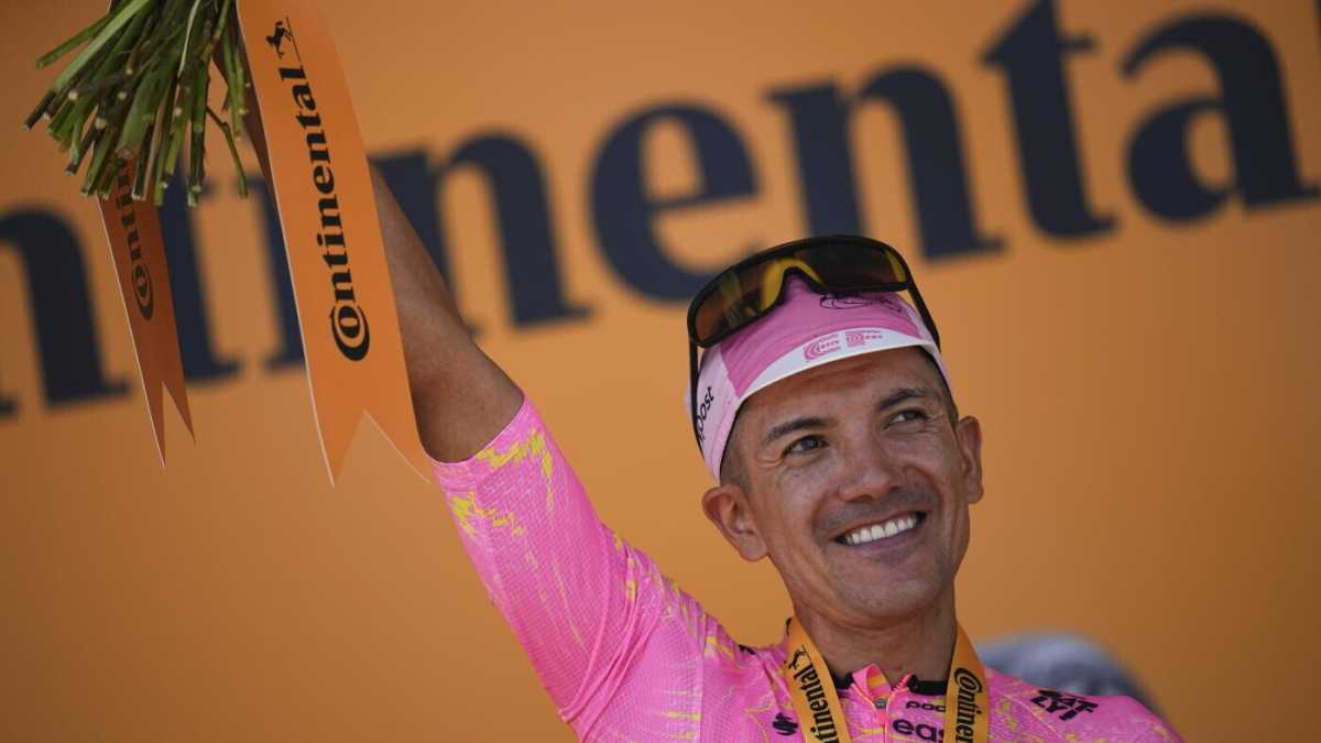 Immagine di Tour de France. A Superdévoluy Carapaz è tornato un labirinto di pieghe della pelle