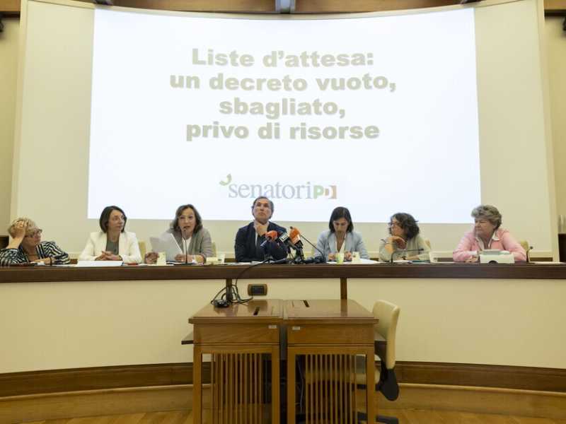 Elegia italiana: l’estate militante di Schlein punta forte sull’ascolto dell’Italia profonda