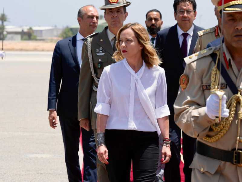 Meloni: "Ascolto Ursula, poi decido alla luce del sole". Trattativa sulla vicepresidenza operativa