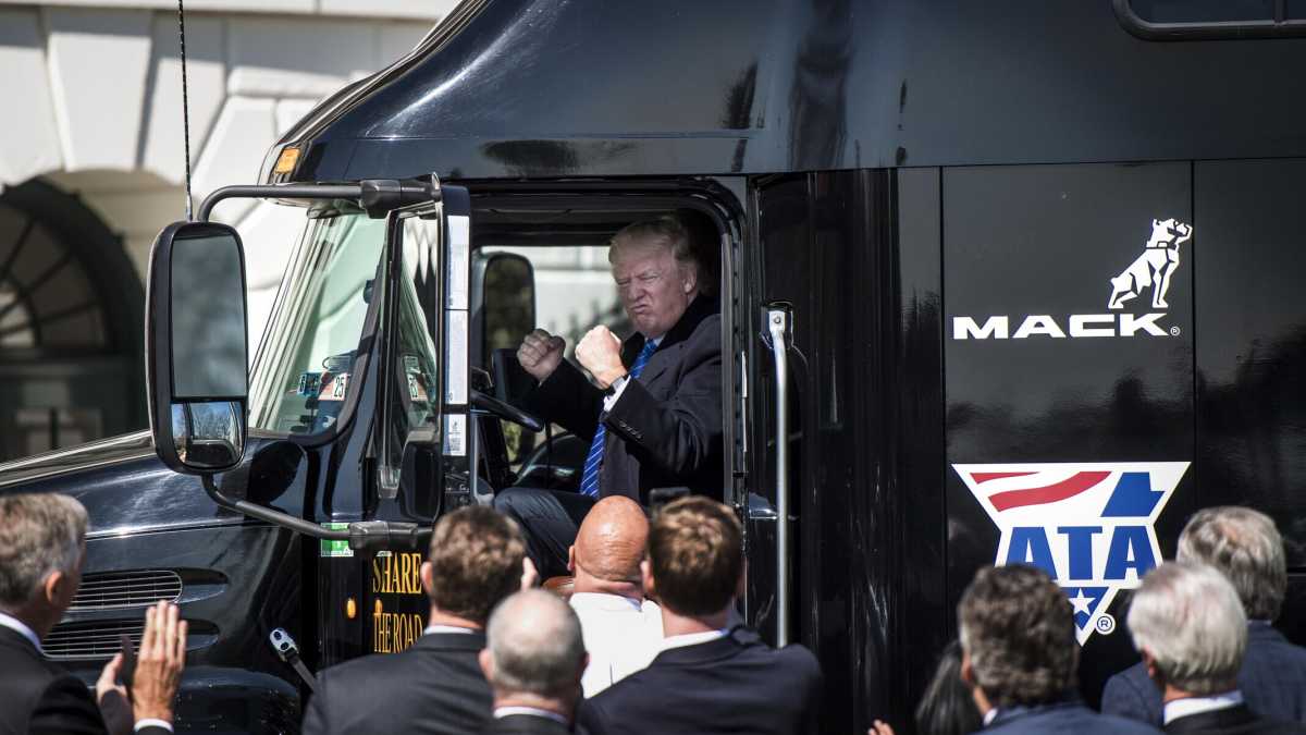 Immagine di Camionisti per Trump, un’altra contraddizione tutta americana