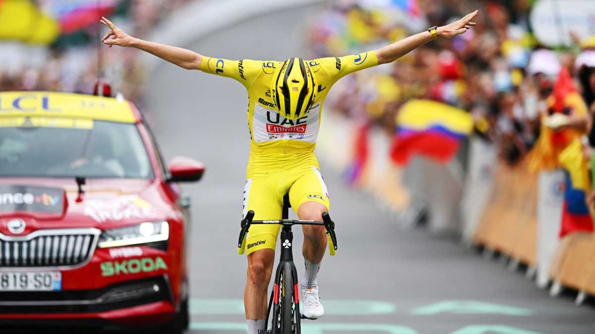 Immagine di Tour de France. L'inchino di Tadej Pogacar