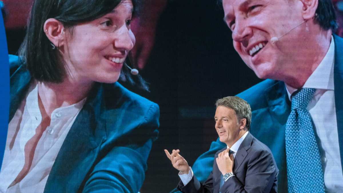 Immagine di Renzi apre al M5s e al campo largo: "E' l'unica alternativa a Meloni. Basta veti reciproci". Calenda lo attacca