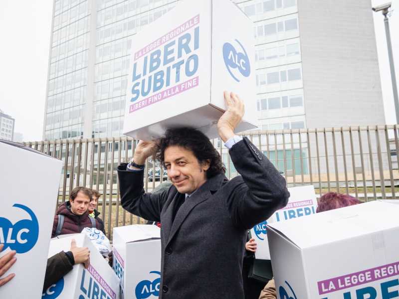 La Corte costituzionale contro il diritto a morire: respinge le richieste di Cappato. La palla alla politica