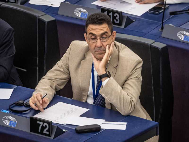 “Le Pen mi ha silurato? Questioni di lana caprina. Meloni? Ora è vannacciana”. Parla il generale