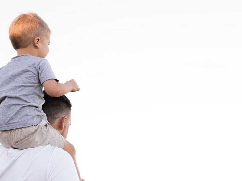 Tredici giorni a segnare l’inseguimento tra due vite: padre e figlio. Un esordio
