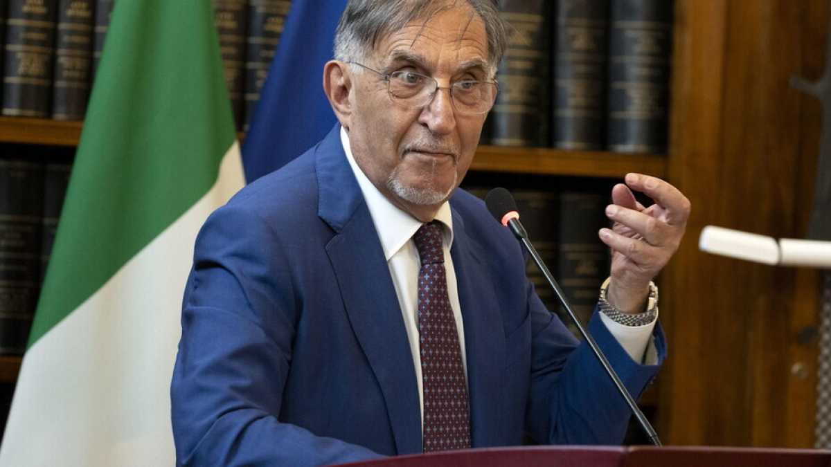 Immagine di La Russa si eserciti nell’arte del tacere
