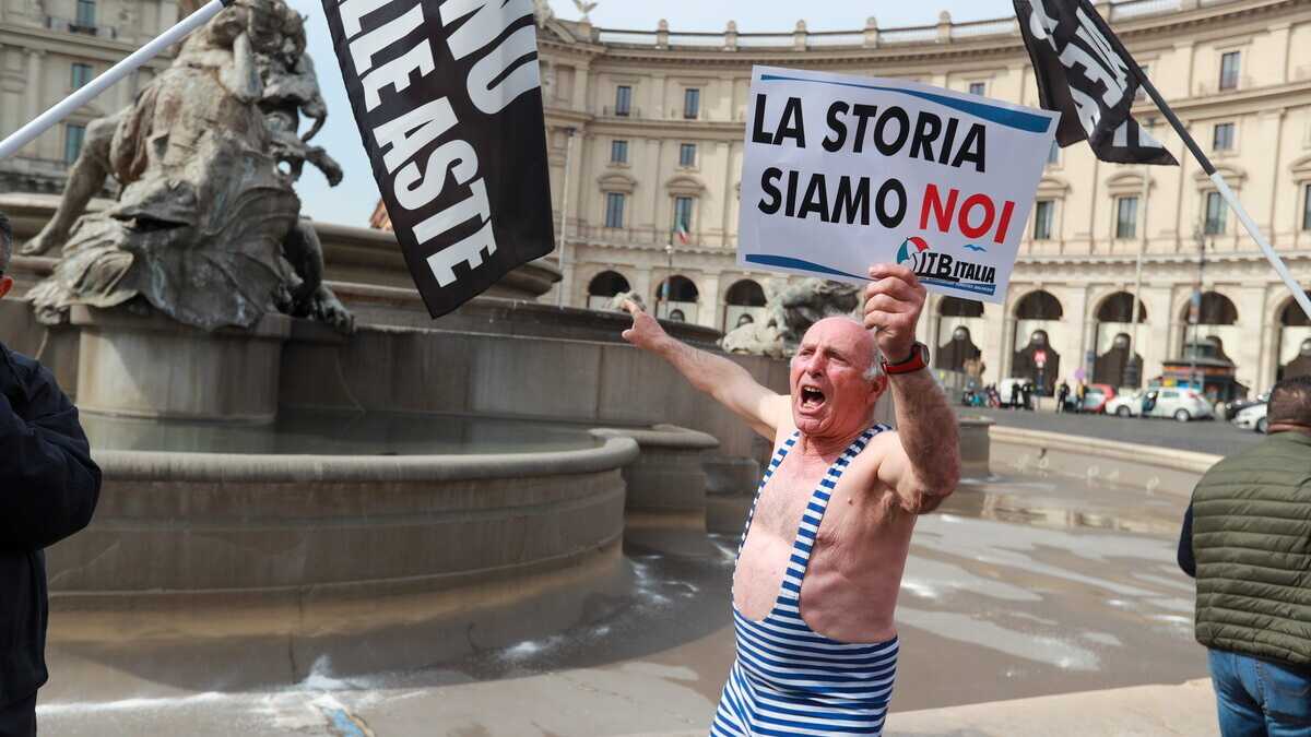 Immagine di Balneari in protesta, lasciate perdere: tra un po’ il mare avrà sommerso tutto