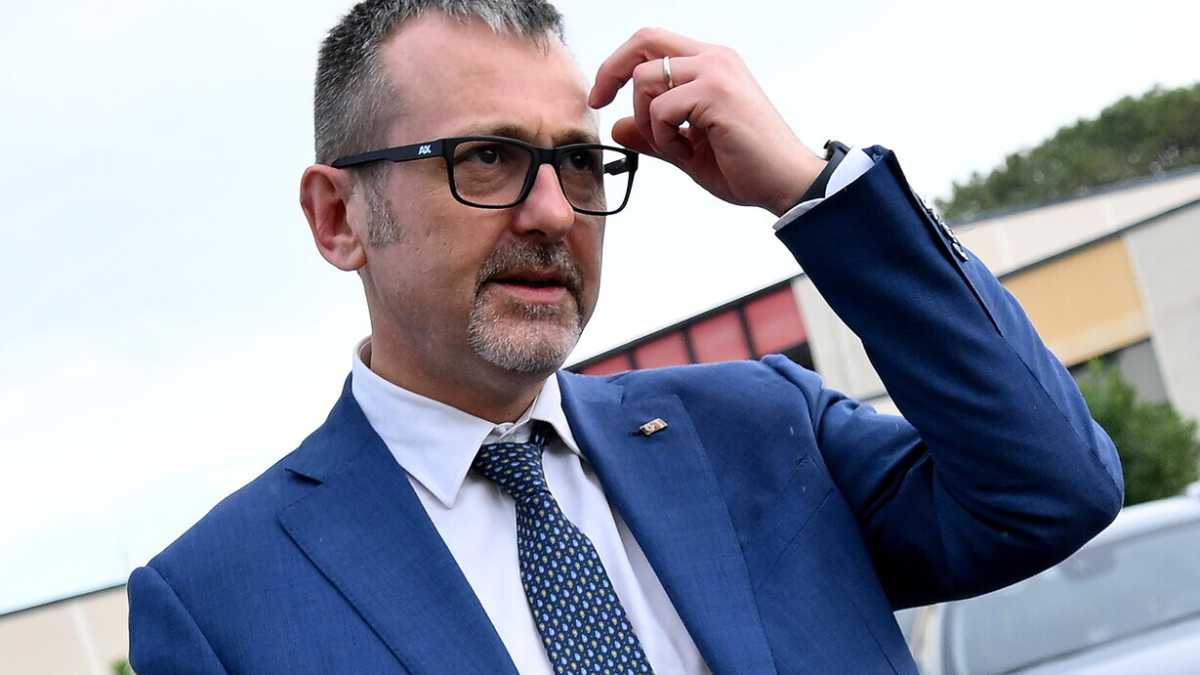 Immagine di Secondo Andrea Delmastro le carceri sono sovraffollate a causa dei detenuti stranieri