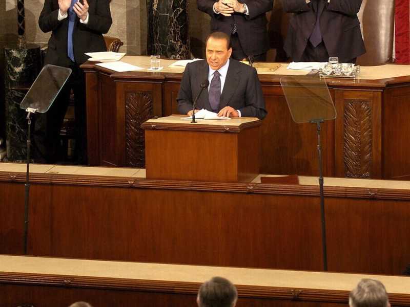 L'allora presidente del Consiglio Silvio Berlusconi parla davanti al Congresso Usa, a Washington, nel marzo 2006 (foto Ansa)