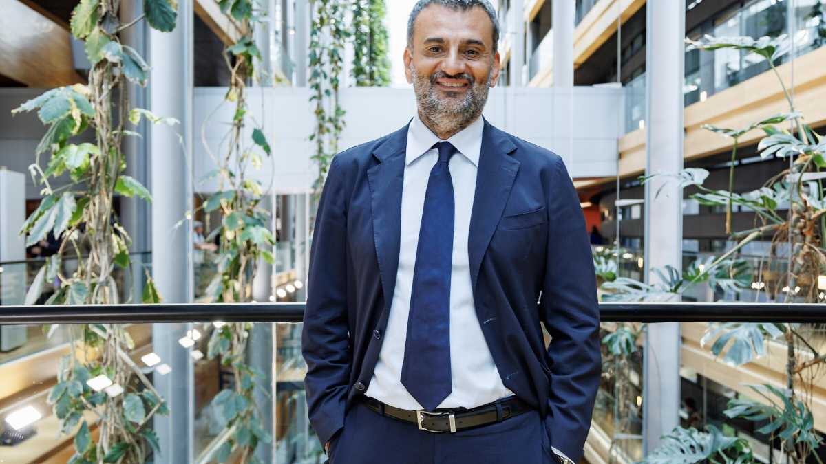 Immagine di Decaro e la commissione ambiente a Bruxelles: cortocircuiti in vista