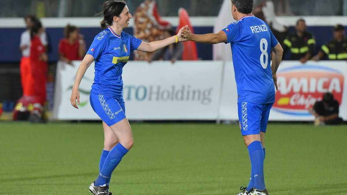 Immagine di Schlein, calcio e Borsa: dopo l'abbraccio con Renzi un tour di ascolto della finanza a Milano