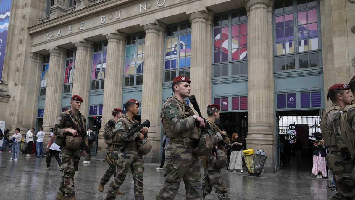 Immagine di Le ferrovie francesi paralizzate da un attacco coordinato. Chi sono i sabotatori dei Giochi?