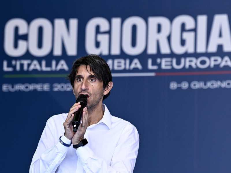 "Un premierato per l'estate": ad agosto scatta il "Fratelli d'Italia beach tour"