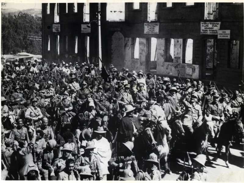 &nbsp;Le truppe italiane entrano nella capitale dell'Etiopia Addis Ababa - foto via Getty Images