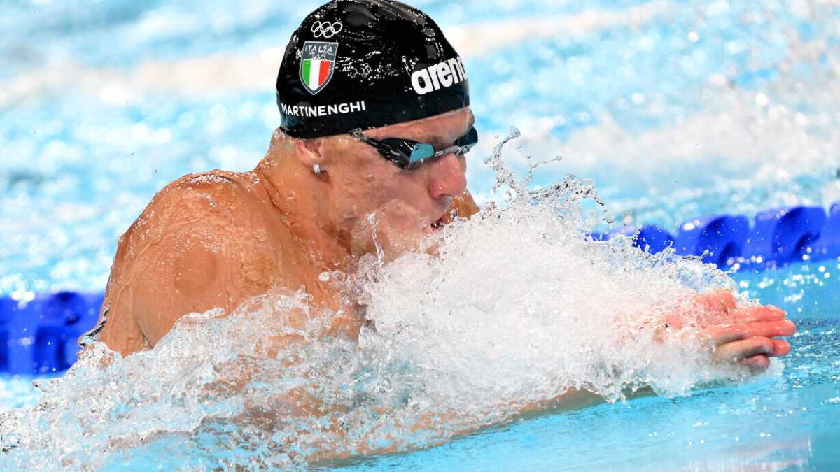 Immagine di Il dibattito più surreale di Parigi 2024: la piscina del nuoto è davvero più lenta del solito?