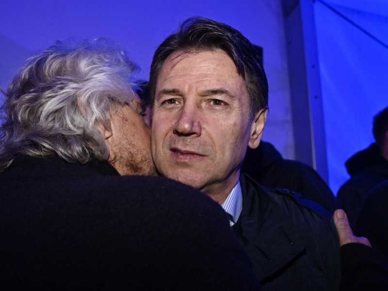 Dont'touch Beppe. Un gruppo di ex parlamentari del M5s scrive una lettera per difendere Grillo