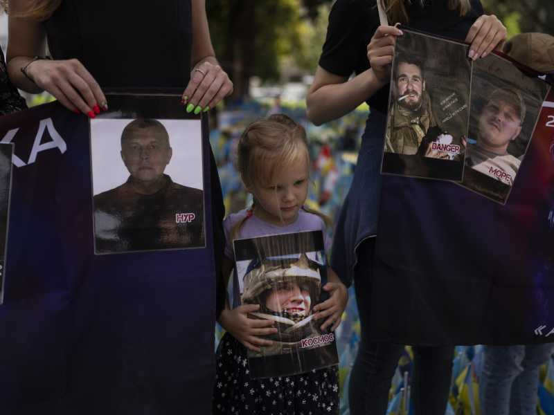 I russi costringono i bambini ucraini a odiare l’Ucraina. E noi pensiamo solo a noi