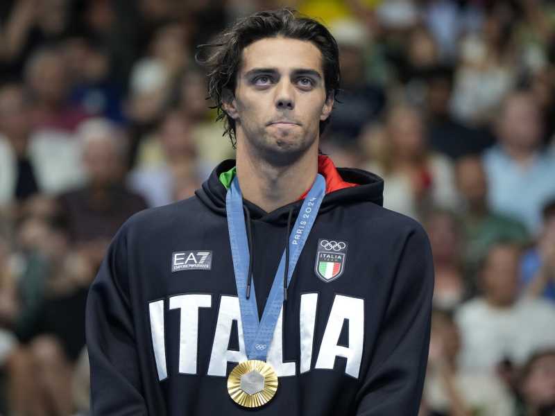 Thomas Ceccon, il superuomo del nuoto italiano che si commuove dopo l'oro olimpico