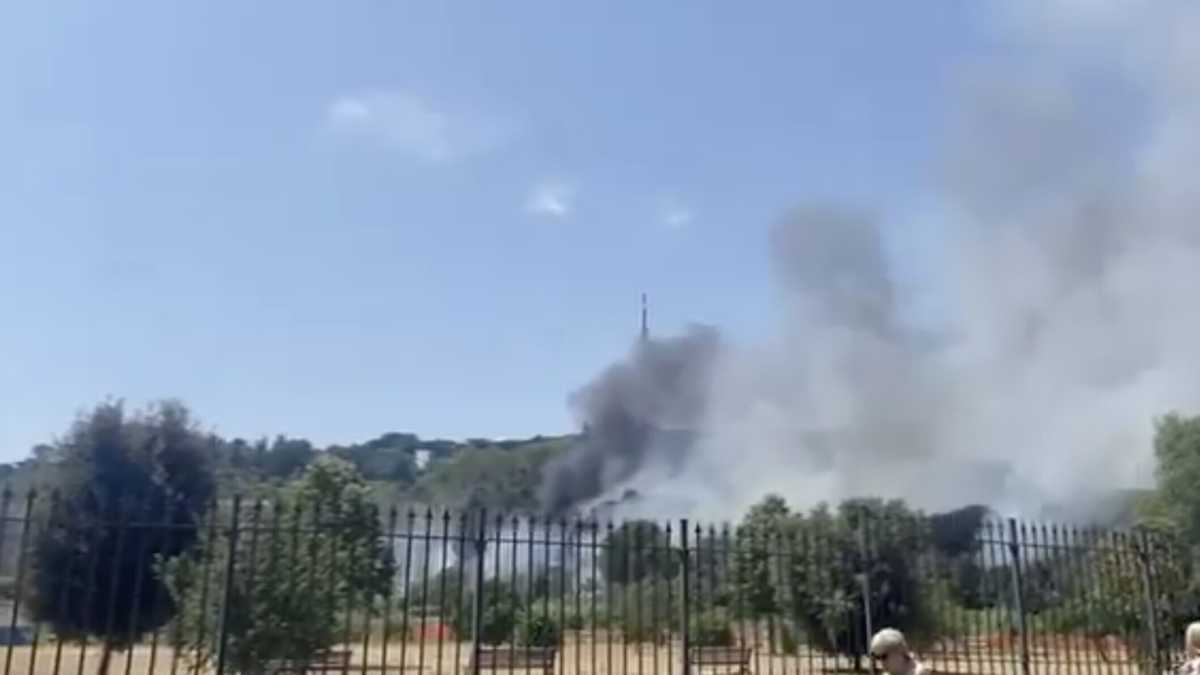 Immagine di Roma, vasto incendio a ridosso del Tribunale di Piazzale Clodio