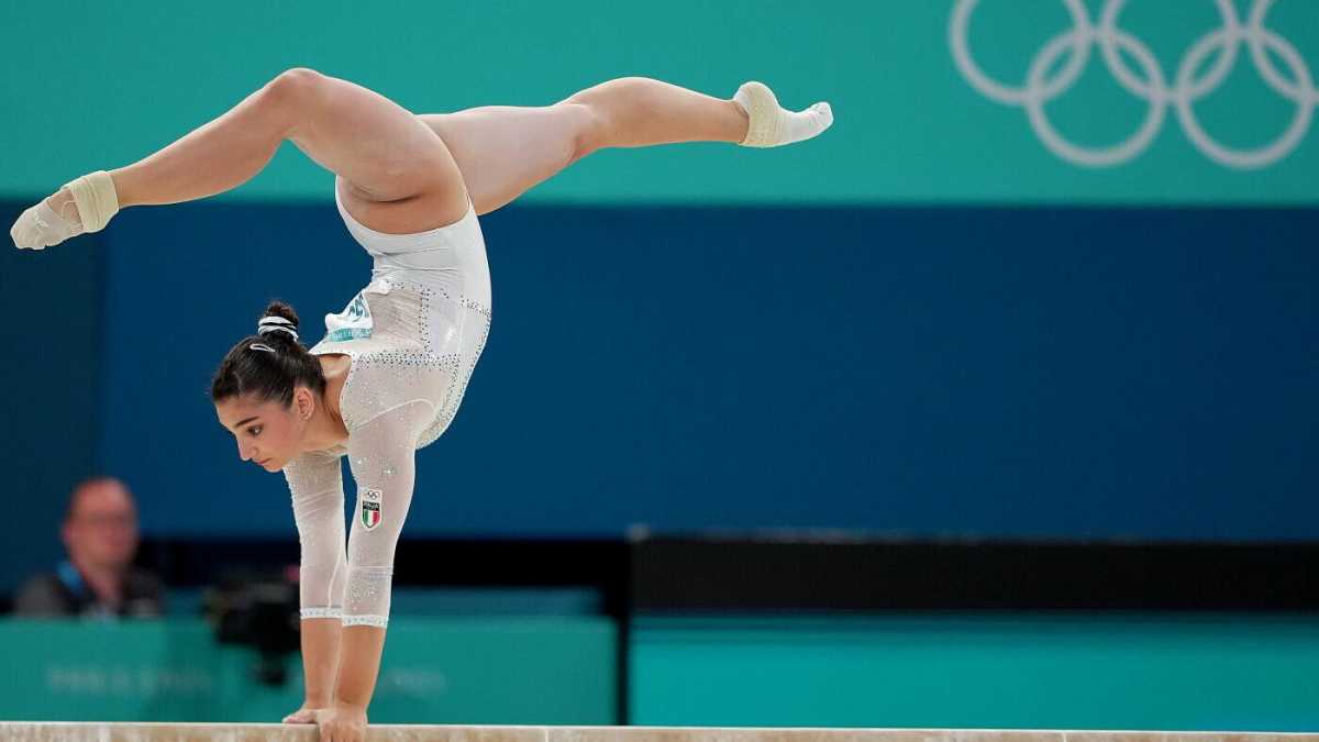 Immagine di Una sera all'Arena di Bercy tra i silenzi per Biles e l'argento delle Fate