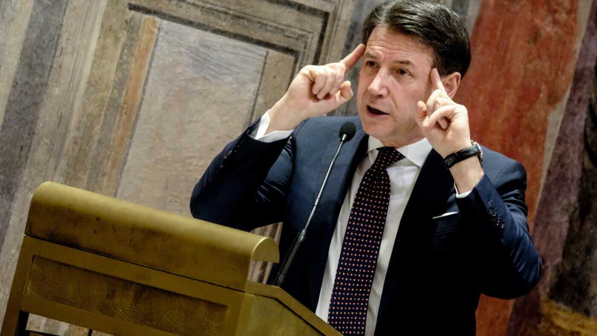 Immagine di Reddito di cittadinanza: Meloni lo riscrive, Conte non riforma