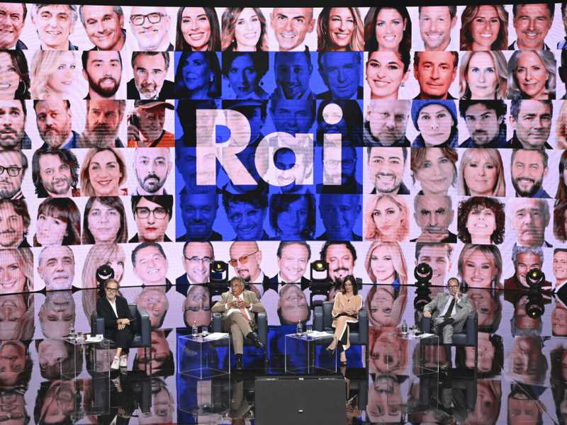 Oggi privatizzare la Rai non vuol più dire ammazzare la tv commerciale. Che si aspetta?