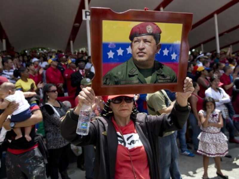 Giovedì - Caracas sfila commemora il primo anniversario della morte di Chavez