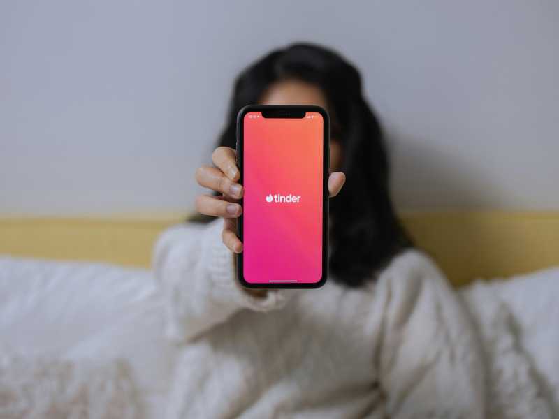 Non solo Red Flag. Scansare i casi umani online con un complesso sistema di bandierine. Ma niente garanzie