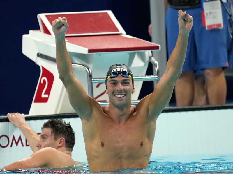 Gregorio Paltrinieri esulta per il terzo posto negli 800 sl alle Olimpiadi di Parigi 2024 (foto LaPresse)
