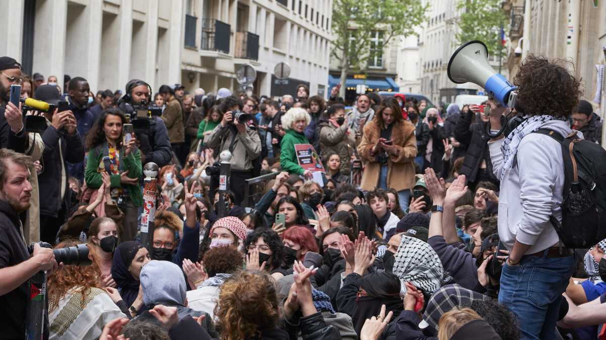 Immagine di Uno Starbucks universitario