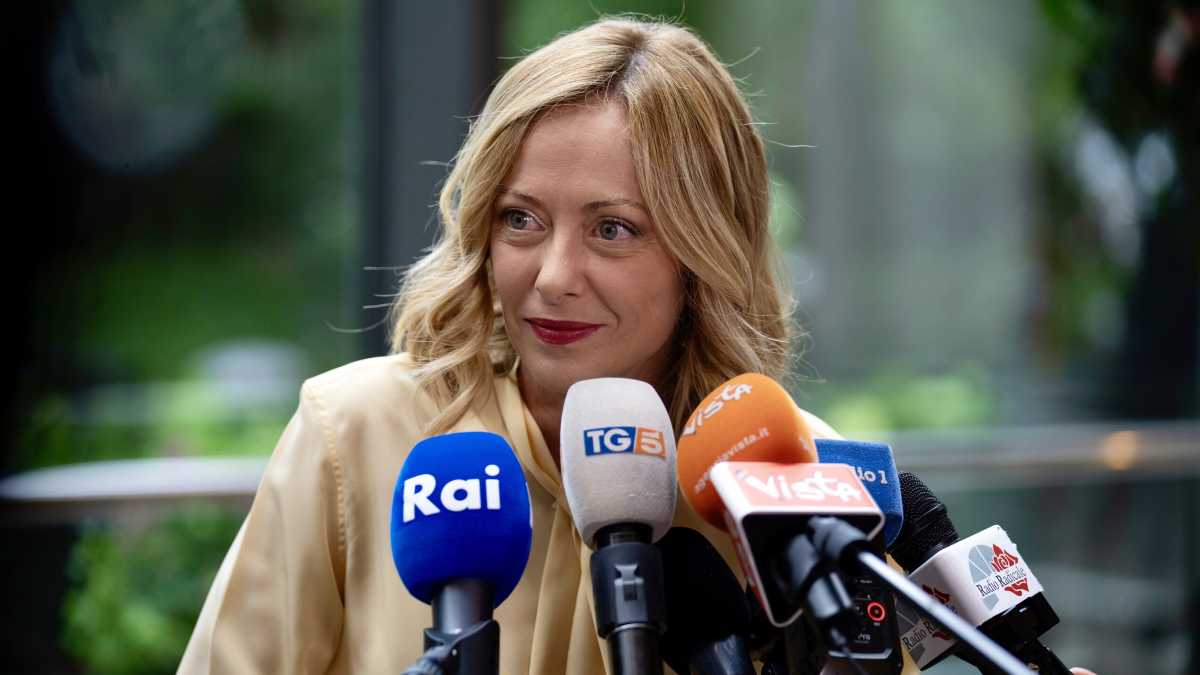 Immagine di Rai in fiamme. Il voto sul cda slitta al 12 settembre. Meloni vuole un ad "fazzolariano"