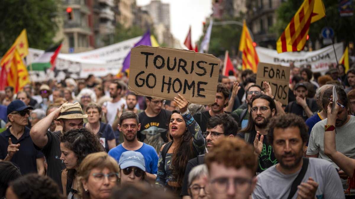 Immagine di Fenomenologia del turismo (e dell'overtourism): numeri, problemi, prospettive