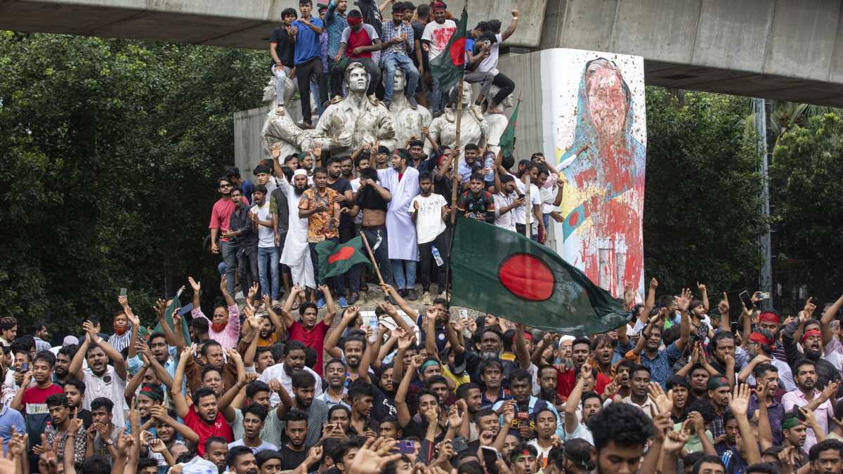 Immagine di Sciolto il parlamento in Bangladesh. La fuga della premier Hasina e il pericolo di un altro autocrate