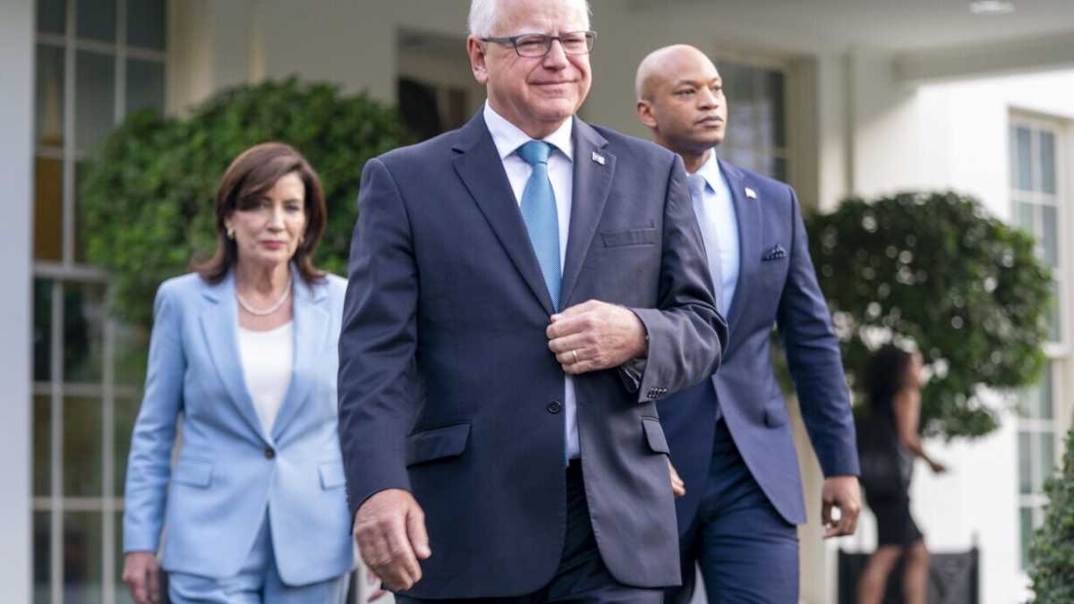 Immagine di Tim Walz è il candidato vicepresidente di Kamala Harris