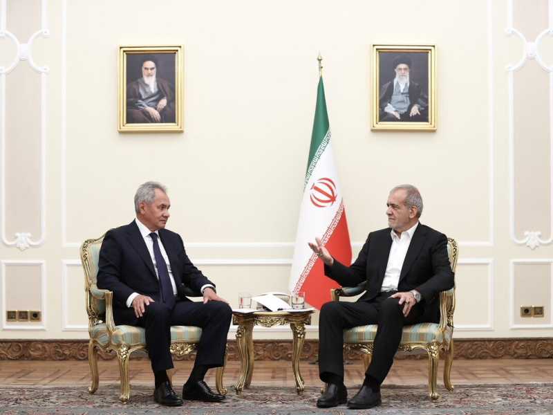Teheran teme l’alleanza di ferro tra America e Israele e sfoggia la visita di Shoigu