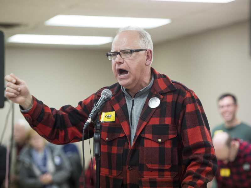 Tim Walz, la scelta prudente di Harris per vincere il Midwest