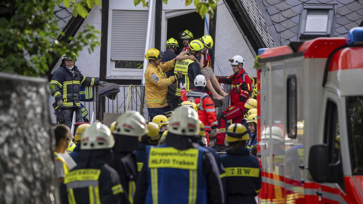 Immagine di Crolla un hotel in Germania, due morti e tre ancora sotto le macerie