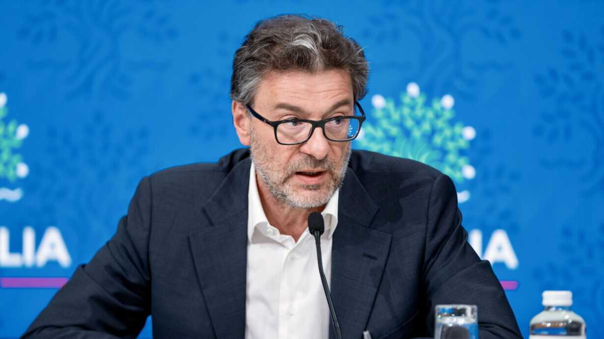 Immagine di Giorgetti fa surf: tassa i “Paperoni”, nomina Perrotta Ragioniera. Il fantasma di Pier Silvio