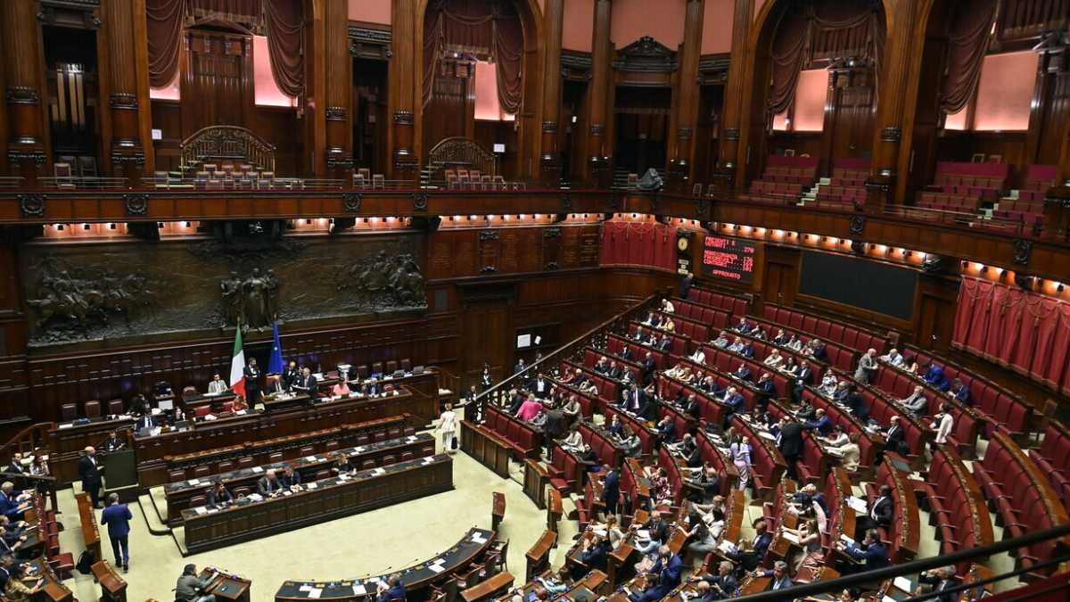 Immagine di Tensioni in Aula sul decreto carceri, approvato alla Camera