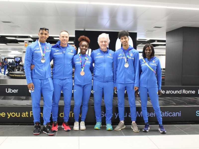 La squadra dell'Italia atletica dopo i mondiali di Glasgow a marzo - foto Ansa