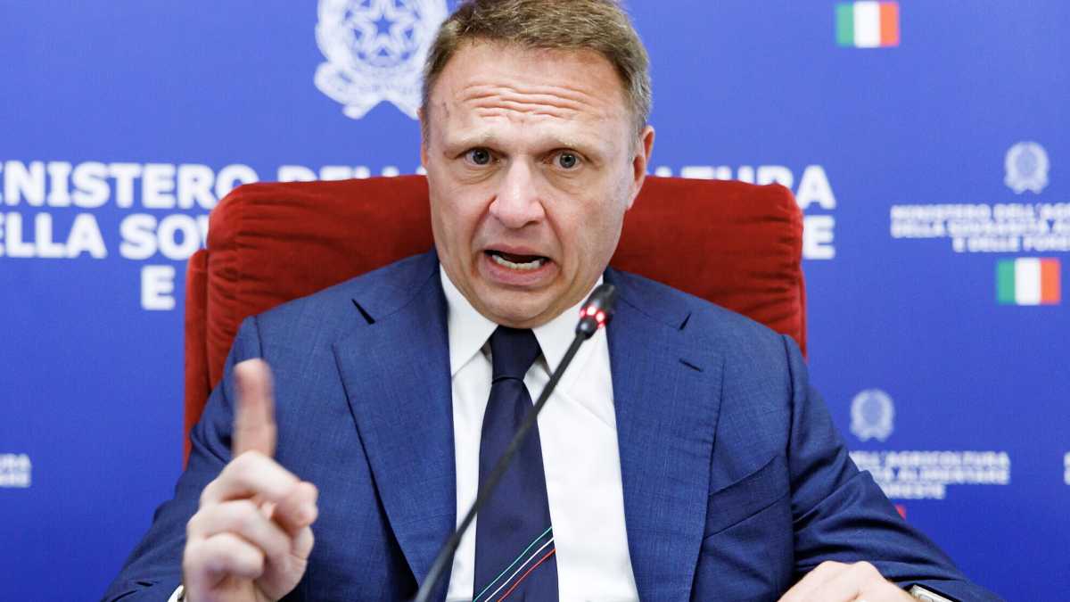 Immagine di Il Lollo Terrore. Cerca talpe al ministero ma continua a spostare dirigenti e chiedere leggine