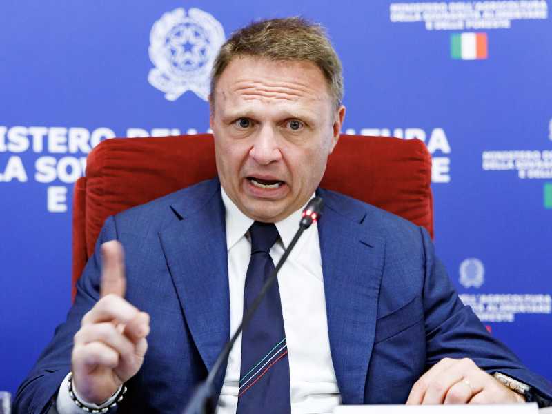 Il Lollo Terrore. Cerca talpe al ministero ma continua a spostare dirigenti e chiedere leggine