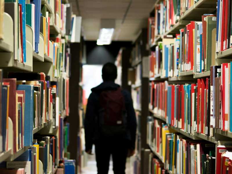 Pochi laureati, troppi lasciano la scuola: bisogna capire che l'istruzione è un bene sociale