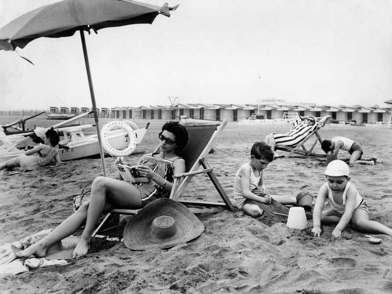 Estate di carta e inchiostro. I libri da portare in vacanza, o per chi resta in città
