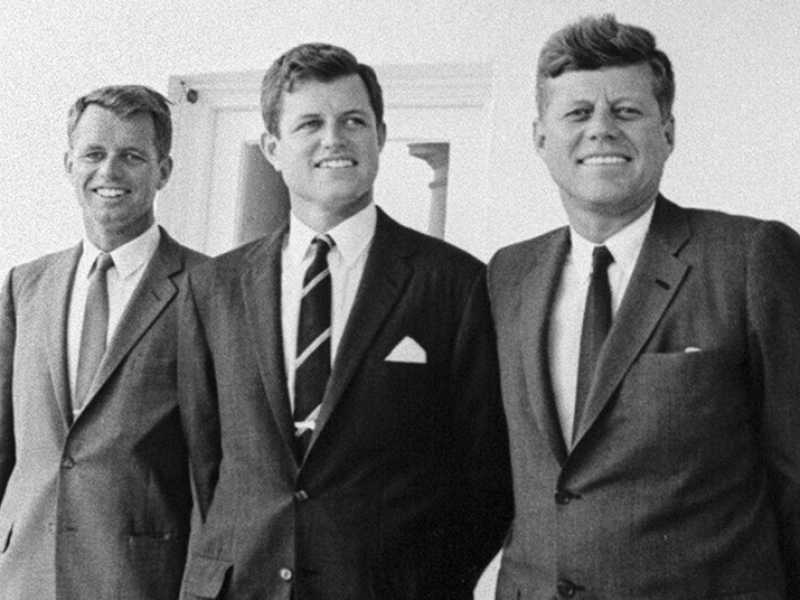 Agosto 1963. Da sinistra a destra Robert, Edward e John Fitzgerald: i tre fratelli Kennedy (Lapresse via AP)