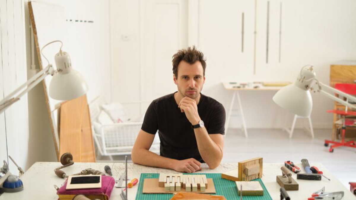 Immagine di Jacopo Mazzonelli e l'indagine sul suono "capace di toccare pur rimanendo invisibile"