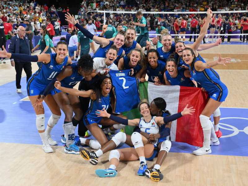 Le magnifiche ragazze del volley. L'Italia di Velasco vince l'oro olimpico