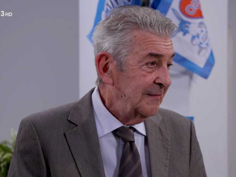 I piani di Renato per le vacanze vanno in fumo e lui finisce per essere il più simpatico della famiglia